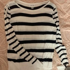Black and white Calvin Klein women’s lightweight sweater top
